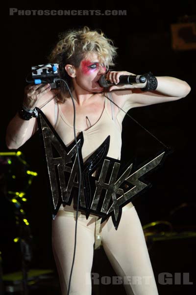 PEACHES - 2009-07-31 - PAREDES DE COURA (Portugal) - Praia do Tabuao - 